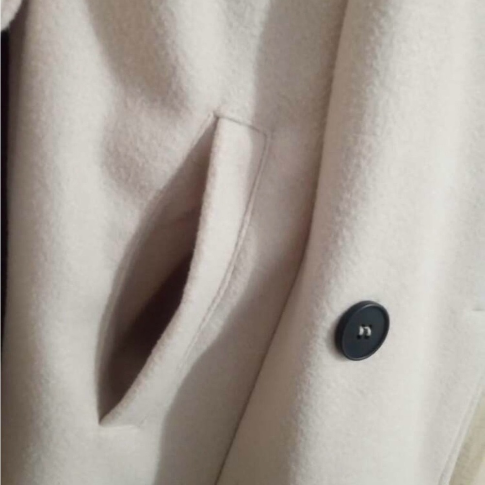 Elegant Cream Apricot Double-Breasted Coat - Picture 4 of 6